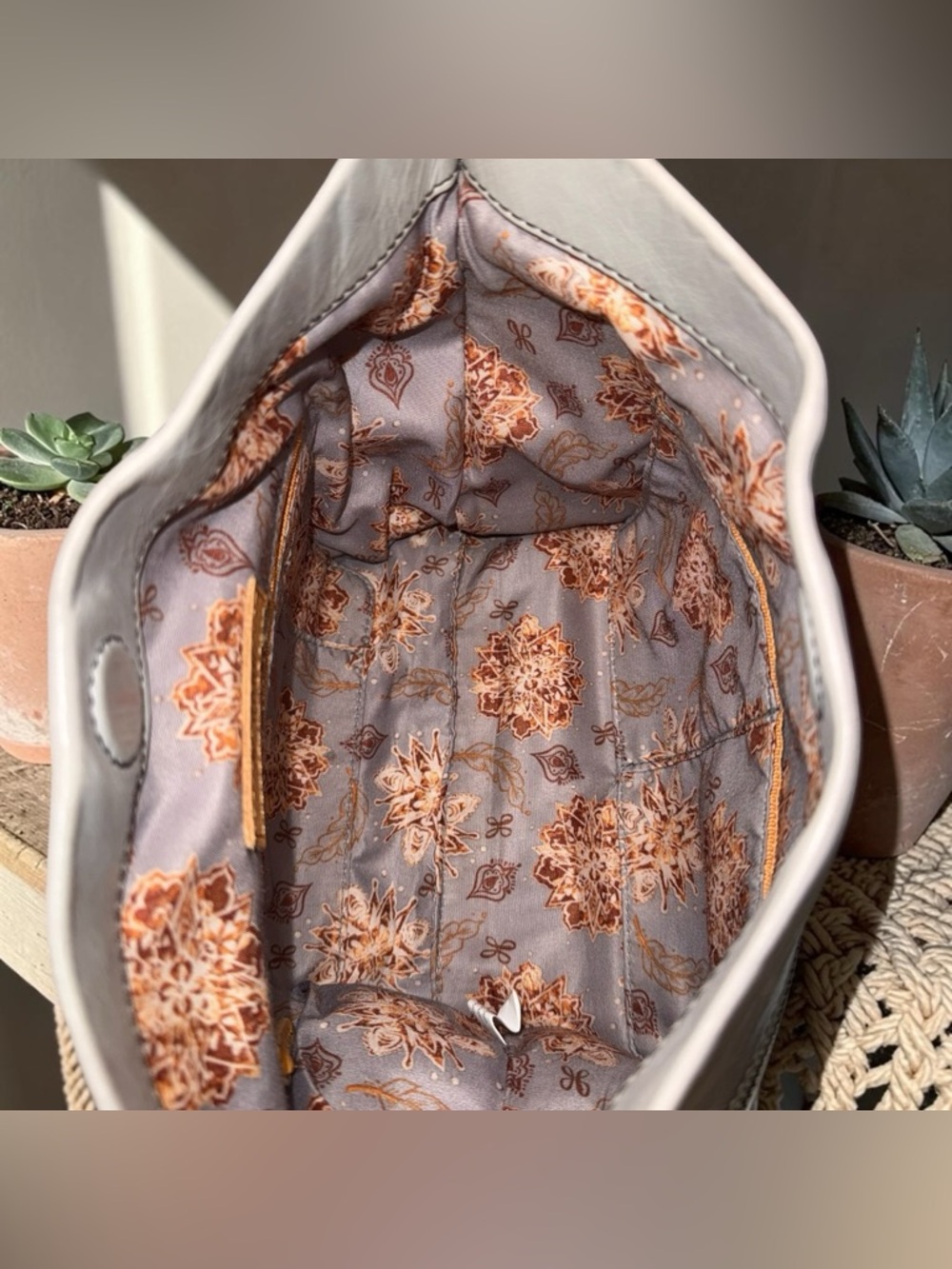 ✨ Hobo International Leather Shoulder Bag Beige Slouchy Crossbody Boho Purse - Picture 9 of 10